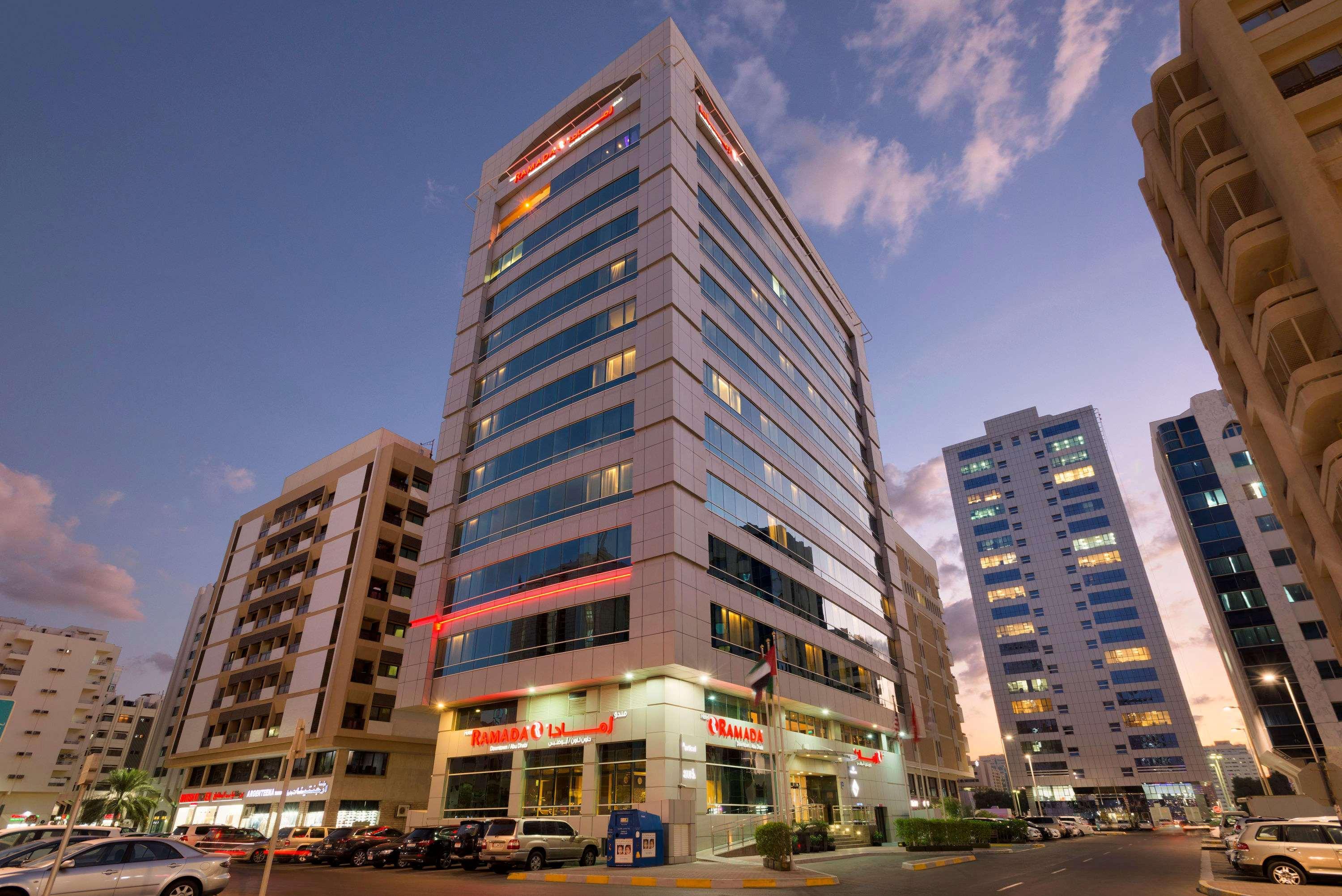 Ramada Downtown Abu Dhabi Hotel Esterno foto